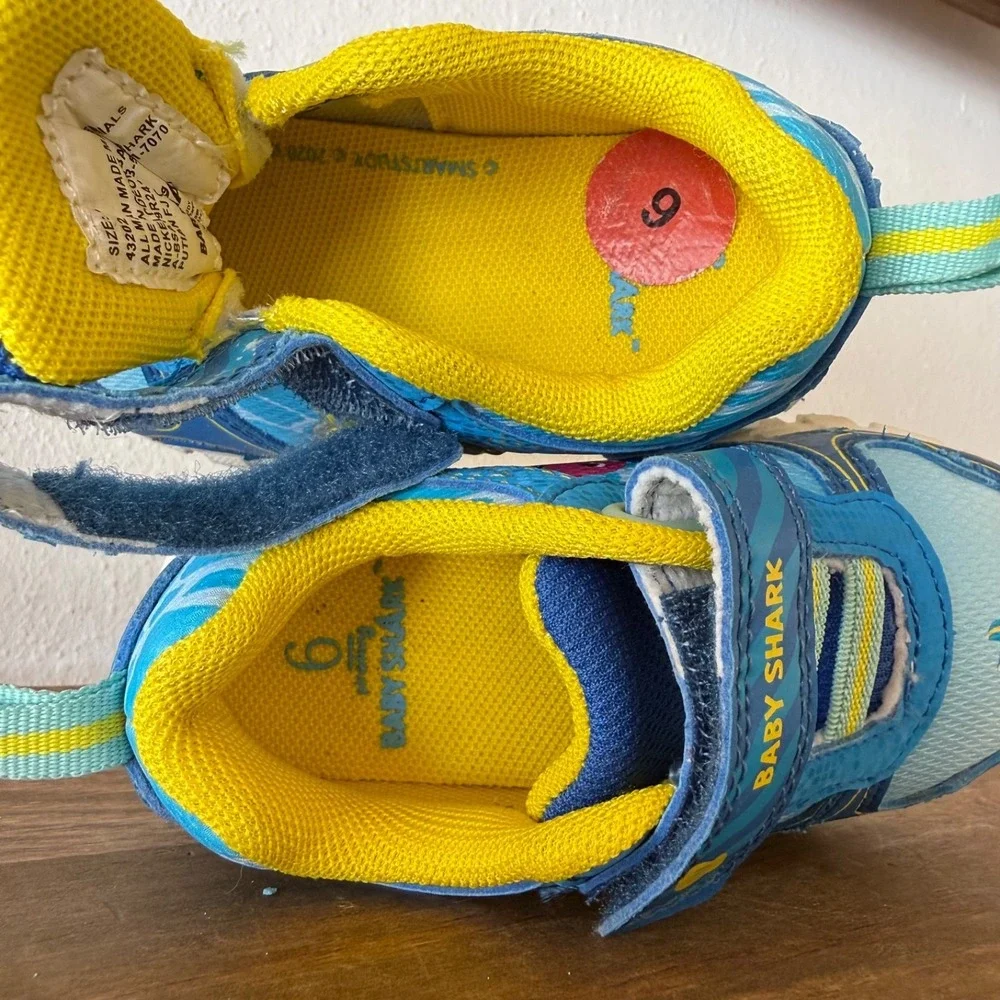 Baby Shark Toddler Sneakers Size 6 Blue Hook & Loop Nickelodeon Pinkfong